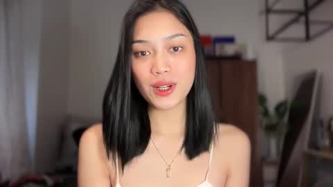 Vivian online show from February 19, 1:49 am