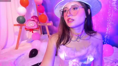 Snapshot of vivicute_ chatting on October 4, 3:05 pm Vivian online show from October 4, 3:05 pm