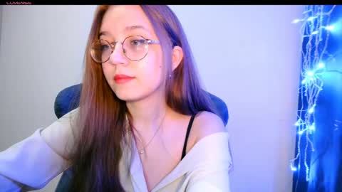 vivivivikkie online show from June 9, 9:25 pm