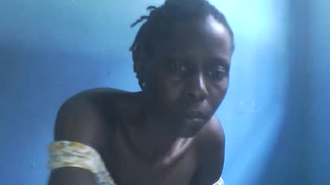 vvuuvvu online show from May 12, 12:34 pm