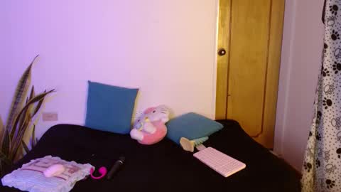 Snapshot of w_kittycat chatting on October 13, 2:53 pm kitty SUPORT ME AND MY BABY SINGLE MOMY online show from October 13, 2:53 pm