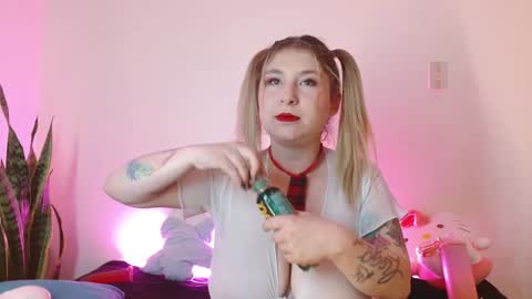 Snapshot of w_kittycat chatting on January 30, 9:47 am kitty SUPORT ME AND MY BABY SINGLE MOMY online show from January 30, 9:47 am
