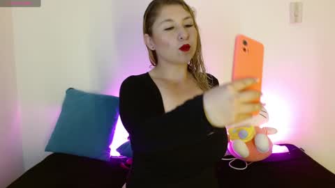 Snapshot of w_kittycat chatting on January 11, 9:04 am kitty SUPORT ME AND MY BABY SINGLE MOMY online show from January 11, 9:04 am