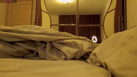 Mina online show from December 11, 2:44 pm