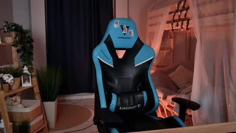 little girl who is always rightLisa online show from April 2, 1:14 am