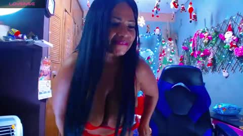 Snapshot of wethotass chatting on December 27, 8:24 am gina online show from December 27, 8:24 am