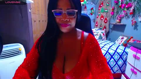 Snapshot of wethotass chatting on December 11, 6:09 pm gina online show from December 11, 6:09 pm