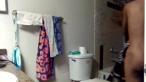 Snapshot of wetkyliecreams chatting on March 7, 3:39 pm Kylie online show from March 7, 3:39 pm