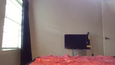 Snapshot of wetkyliecreams chatting on February 10, 6:35 pm Kylie online show from February 10, 6:35 pm