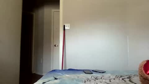 Snapshot of wetkyliecreams chatting on March 2, 4:47 pm Kylie online show from March 2, 4:47 pm