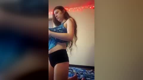 wetlilys online show from June 13, 3:37 am