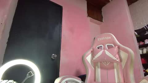 Snapshot of white_sexy_ chatting on March 4, 10:13 am white_sexy_ online show from March 4, 10:13 am