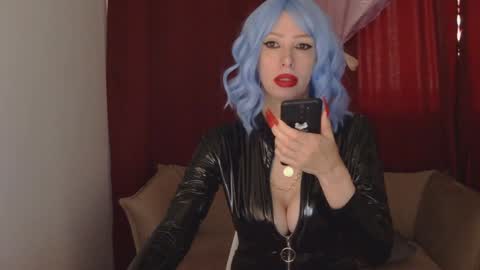 Snapshot of whitequeen888 chatting on January 29, 6:54 am White Queen online show from January 29, 6:54 am