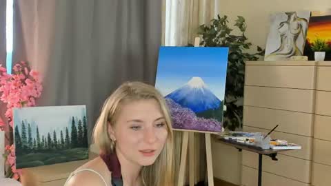 Mia online show from July 17, 10:52 am