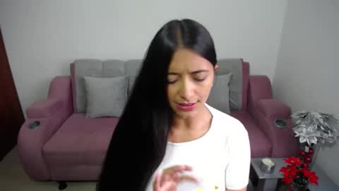 Ilauren online show from January 3, 6:57 pm