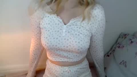 Snapshot of wild_seduction chatting on February 24, 3:42 pm Ella online show from February 24, 3:42 pm