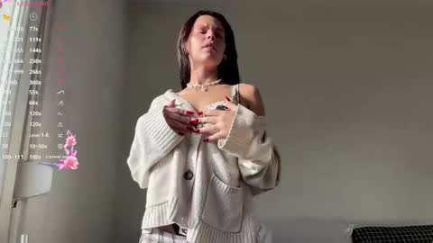 Mia online show from March 8, 3:05 pm