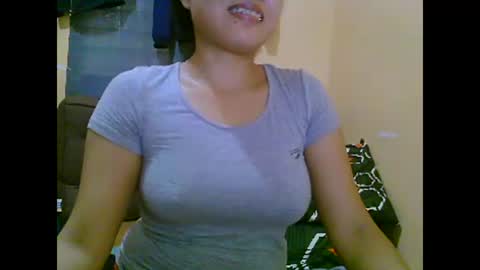 Snapshot of wildcamille chatting on January 19, 2:36 am camille online show from January 19, 2:36 am