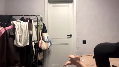 wildpeachh online show from November 6, 7:20 pm