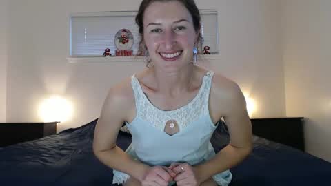 WildRose L - check my Pinned tweet if you dont see me online within 5 minutes after Ive sent email notifications online show from January 12, 12:28 am