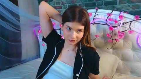 Vicki3 online show from March 26, 7:32 am