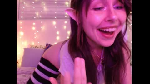 Eevie online show from December 4, 1:52 am