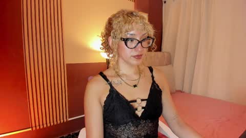 Wini Fer online show from March 30, 1:11 pm