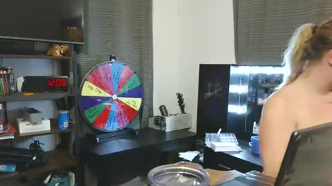 Snapshot of winnielynnxx chatting on March 1, 5:09 am Danii online show from March 1, 5:09 am