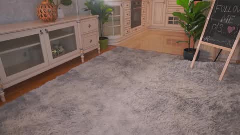 Lillian online show from June 1, 3:19 am