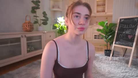Lillian online show from June 3, 3:18 am
