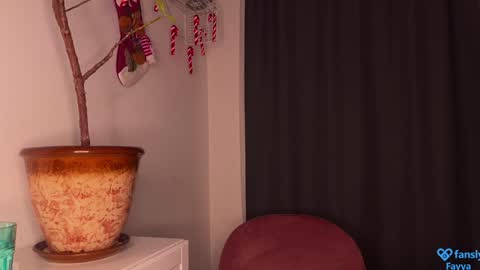 Lori online show from December 16, 3:00 pm