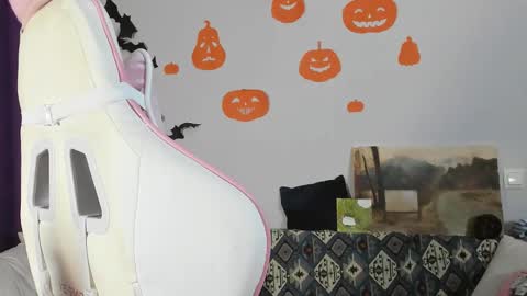 wonderconnie online show from October 31, 10:08 am