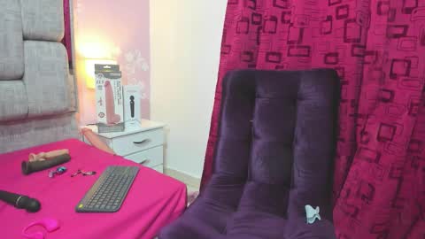 wonderkloe_ online show from October 19, 8:55 pm