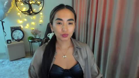 dudetta Kim online show from May 2, 7:33 am