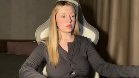 Snapshot of x__ivy_x chatting on October 28, 5:19 pm eva online show from October 28, 5:19 pm