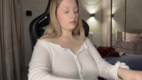 Snapshot of x__ivy_x chatting on January 4, 3:49 pm eva online show from January 4, 3:49 pm