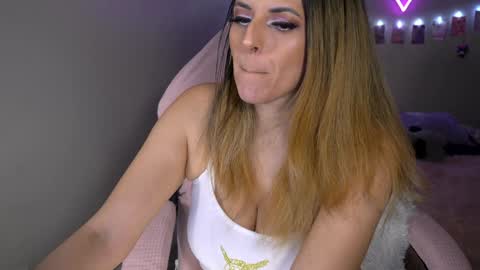 Snapshot of xclusivesecrets chatting on March 12, 8:30 am spoil me here online show from March 12, 8:30 am