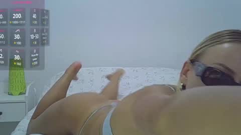 Daisy Hansen online show from December 18, 8:03 pm