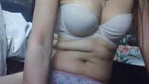 Snapshot of xhotskinny69x chatting on February 3, 7:21 pm xhotskinny69x online show from February 3, 7:21 pm
