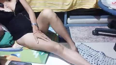 Snapshot of xhotskinny69x chatting on September 13, 10:29 pm xhotskinny69x online show from September 13, 10:29 pm