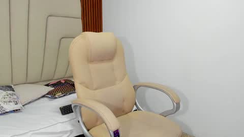 ximena_towers online show from December 3, 11:10 am