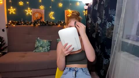 Snapshot of xloe_queen chatting on December 22, 2:38 pm Chloe online show from December 22, 2:38 pm