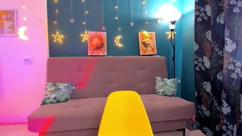 Snapshot of xloe_queen chatting on February 11, 9:20 am Chloe online show from February 11, 9:20 am