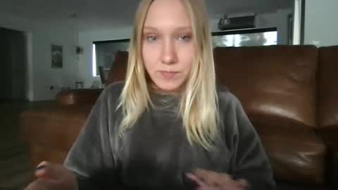 xmckennalynn online show from November 17, 6:19 pm