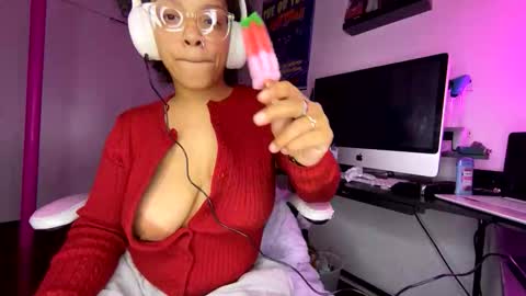 xStarGazingx online show from November 7, 8:31 am