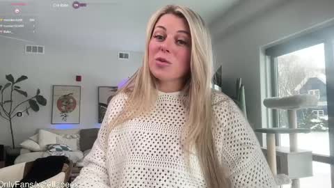 xstellabeex online show from January 22, 9:00 pm