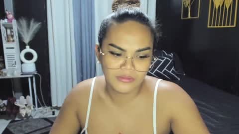 Kylie Smith online show from June 27, 12:22 pm