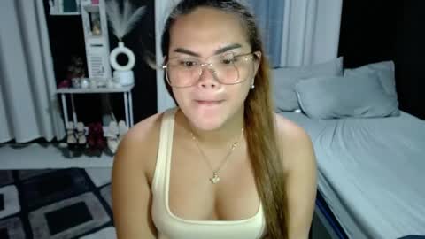 Kylie Smith online show from June 3, 6:35 pm