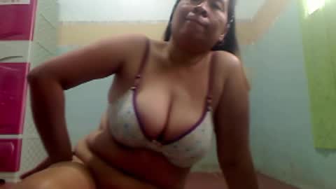 xxpinaymomxx online show from November 21, 7:10 am