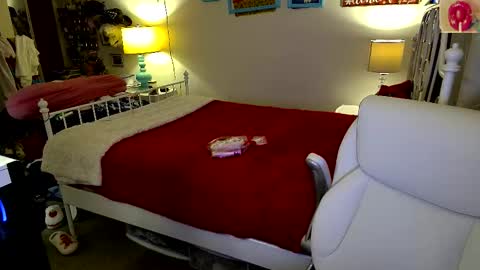 Strawberry Jane online show from November 28, 7:11 am